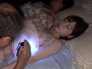 Chơi vợ đồng nghiệp